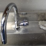 カクダイ 洗面所用水栓金具立形スワン水栓, 700-803-13トラブラン