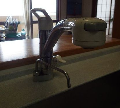 タカギ みず工房エコ 蛇口一体型浄水器の取付 神戸市 « トラブラン