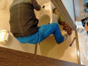 工事プランパック トイレ交換工事 神戸市 取外し作業 トラブラン